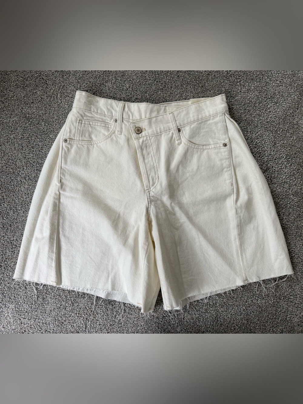 We The Free High Rise Boomerang Shorts crossover waist Size 27 Color White NWT